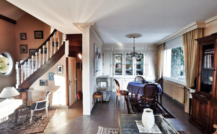 Maison Belfort à 15 minutes en exclusivité :  sur 860 m2 de terrain. Terrasse, piscine, sous sol avec garages.