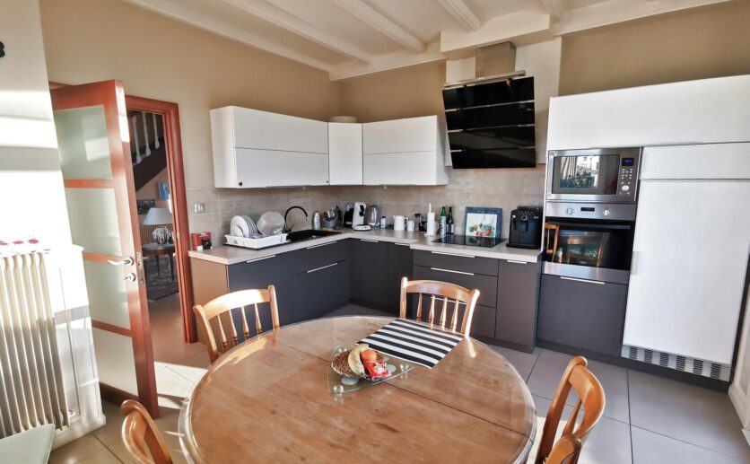 Maison Belfort à 15 minutes en exclusivité :  sur 860 m2 de terrain. Terrasse, piscine, sous sol avec garages.