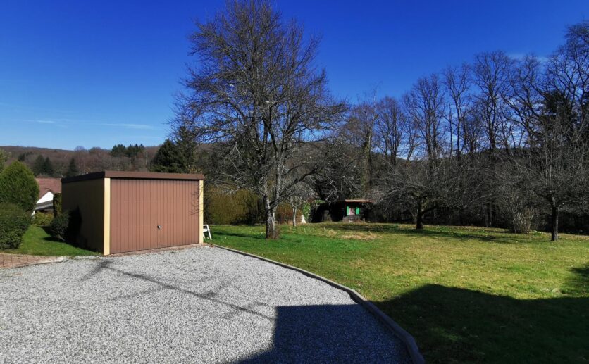 Maison proche Essert et Belfort  sur 76 ares de terrain au calme dans un secteur géographique recherché.