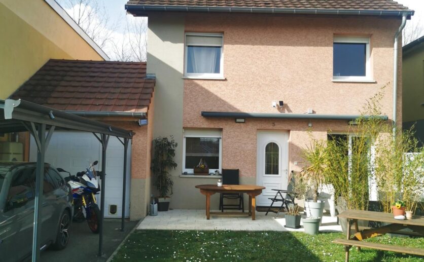 Maison Belfort T5 de 2008; à 5 minutes du centre ville avec un jardin de 300 m2, deux terrasses, garage, carpo