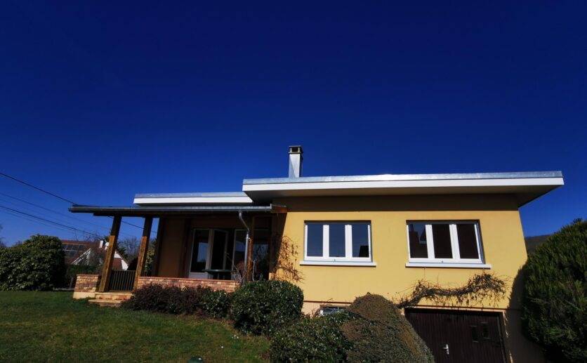 Maison proche Essert et Belfort  sur 76 ares de terrain au calme dans un secteur géographique recherché.