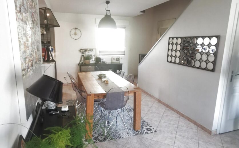 Maison Belfort T5 de 2008; à 5 minutes du centre ville avec un jardin de 300 m2, deux terrasses, garage, carpo