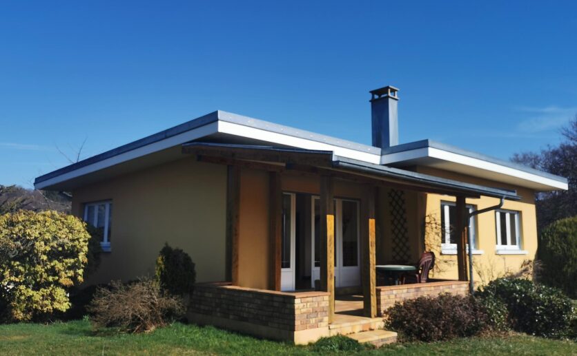 Maison proche Essert et Belfort  sur 76 ares de terrain au calme dans un secteur géographique recherché.