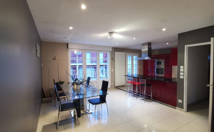 MAISON CHEVREMONT SUR SOUS SOL GARAGE 2 VOITURES SUR 586 M2