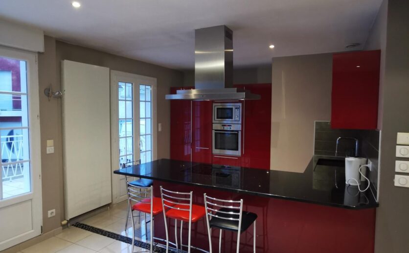 MAISON CHEVREMONT SUR SOUS SOL GARAGE 2 VOITURES SUR 586 M2