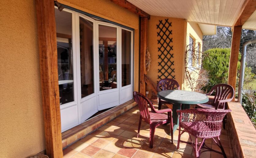 Maison proche Essert et Belfort  sur 76 ares de terrain au calme dans un secteur géographique recherché.