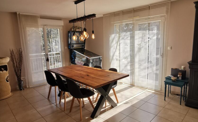 Maison Chenebier sur sous sol de 160 m2 au sol, sur 12 ares de terrain, piscine chauffée, jacuzzi, garage 2 vo