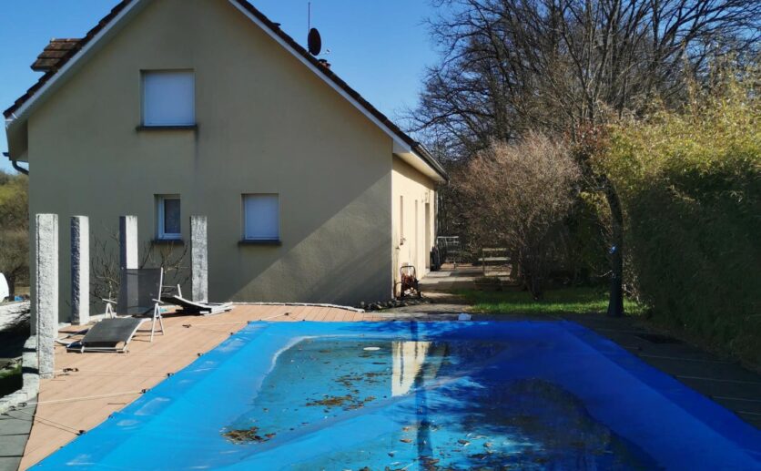 Maison Chenebier sur sous sol de 160 m2 au sol, sur 12 ares de terrain, piscine chauffée, jacuzzi, garage 2 vo