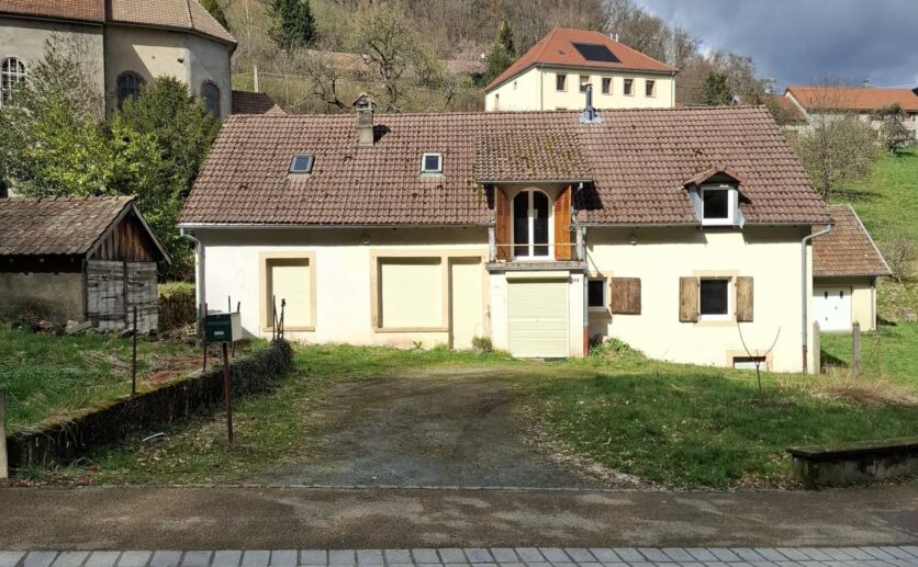 Maison située entre Valdoie et Giromagny à rénover sur  – fort potentiel au calme !