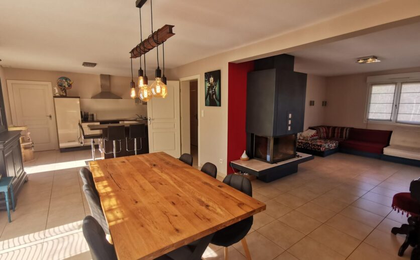 Maison Chenebier sur sous sol de 160 m2 au sol, sur 12 ares de terrain, piscine chauffée, jacuzzi, garage 2 vo