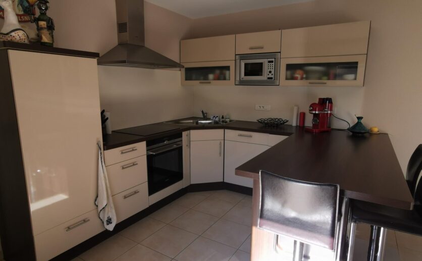 Maison Chenebier sur sous sol de 160 m2 au sol, sur 12 ares de terrain, piscine chauffée, jacuzzi, garage 2 vo
